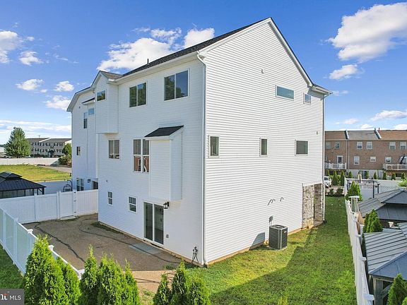 4th image of 9838 Legion St Unit 4