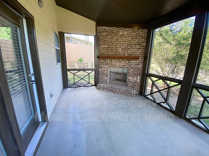 Building Photo - 5060 Glencliff Dr