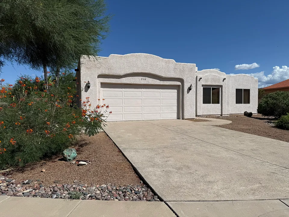 2514 N Camino Reloj