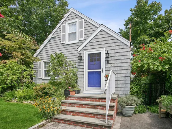 10 Boxwood Road, Port Washington, NY 11050