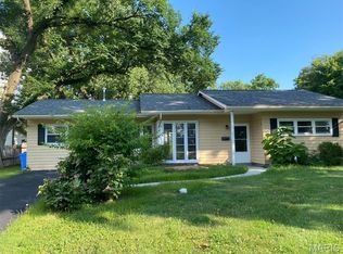 34 Saint Laurence Dr, Florissant, MO 63031