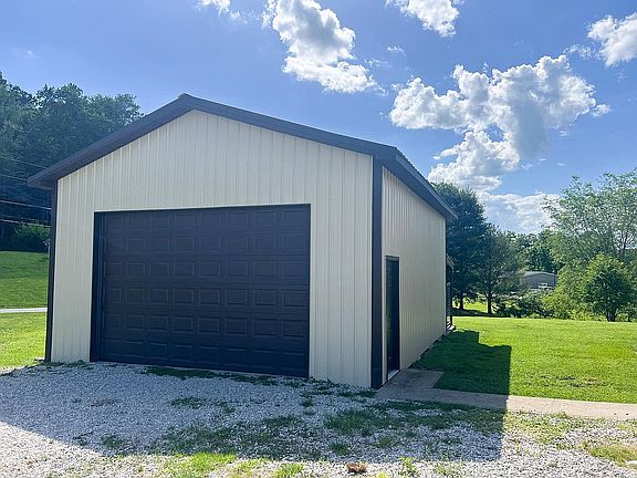 Detached Garage