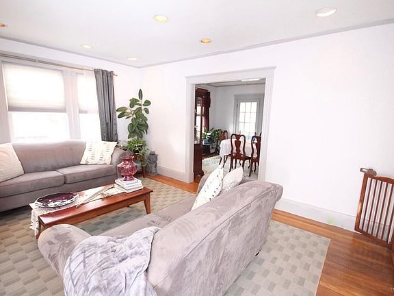 3rd image of 19 Wisteria St #2