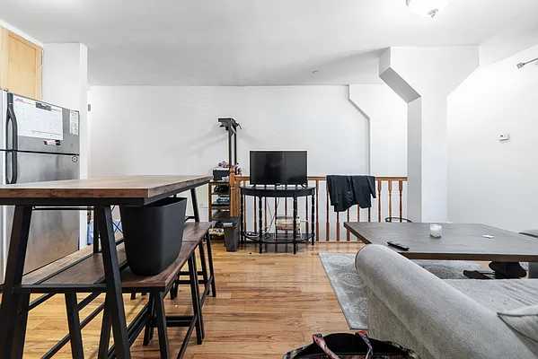 Rented by Key City Capital Inc | media 14