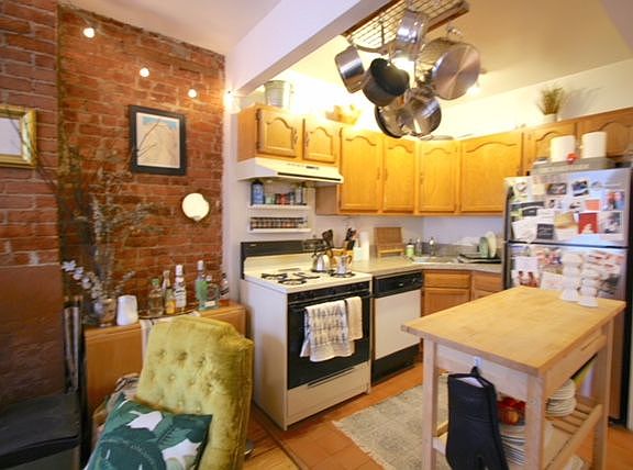 3rd image of 138 Smith St APT 2