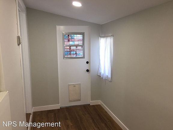 4th image of 424 Roswell Ave
