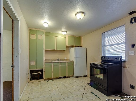 5th image of 1215 Fenfield Ave