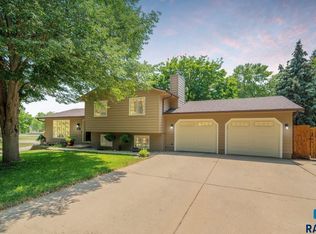5713 W Westminster Dr, Sioux Falls, SD 57106