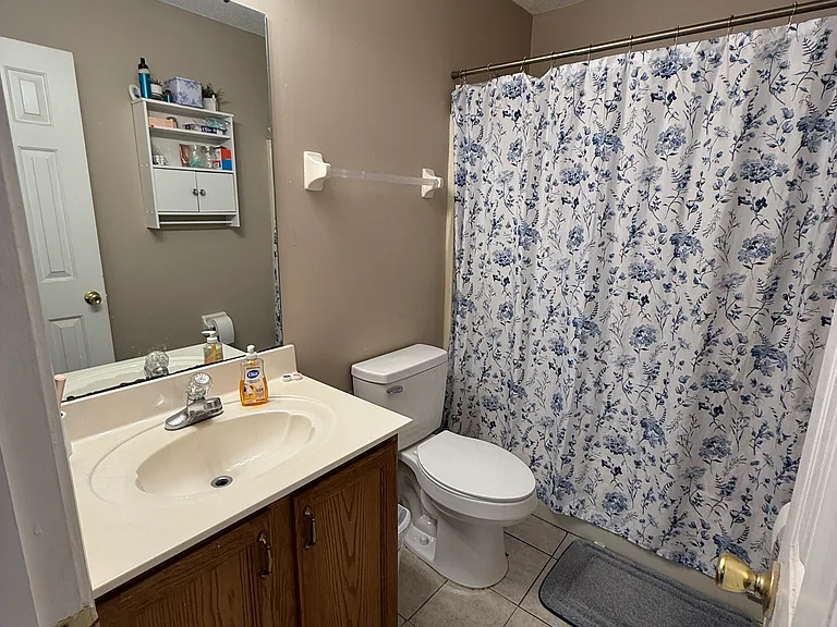 35 Oak Lake Cv — Photo 2
