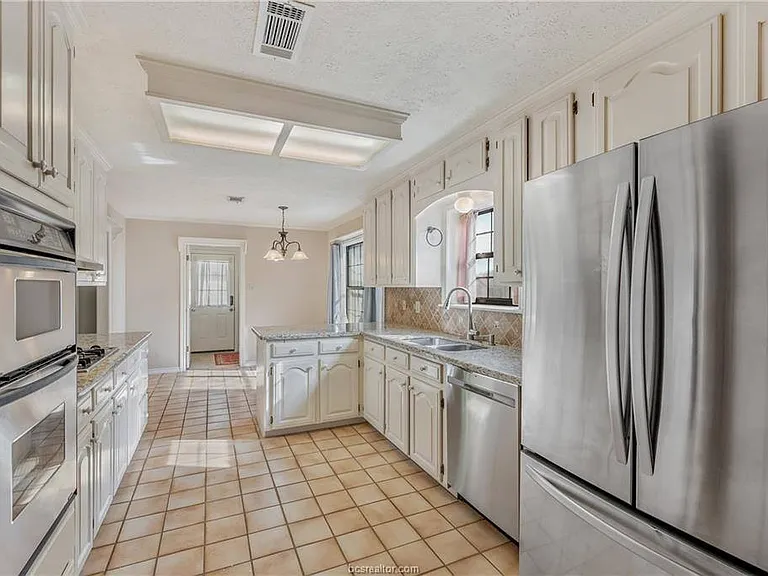 1806 Rosebud Ct — Photo 14
