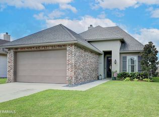 302 Highland View Dr, Youngsville, LA 70592