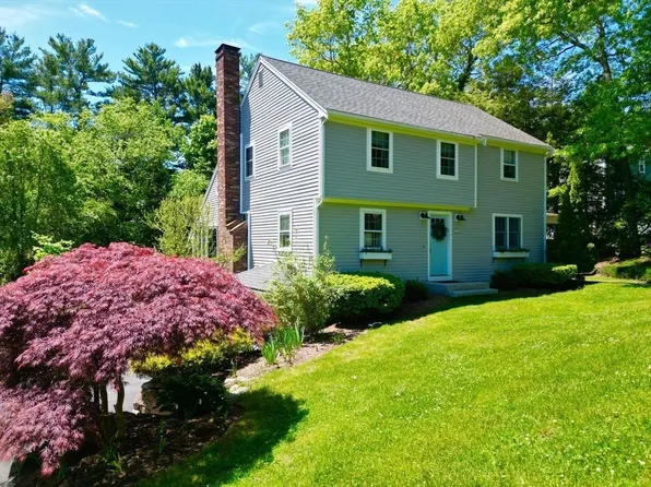 9 Stuart Ave, Plymouth, MA 02360