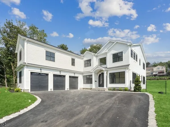 1 Goodhill Road, North Caldwell Boro, NJ 07006