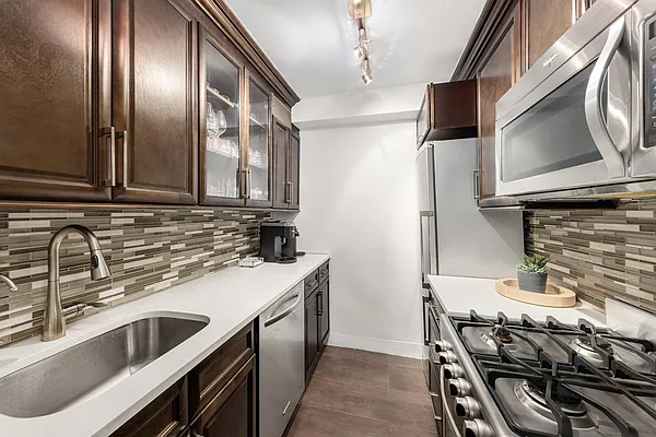 Sold by OFFICIAL | media 4