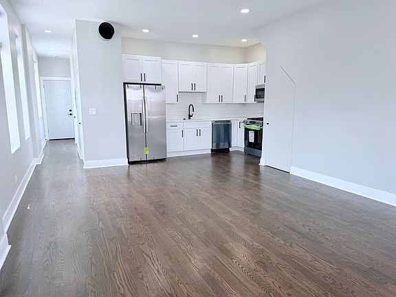 2nd image of 2249 W Cermak Rd #1F