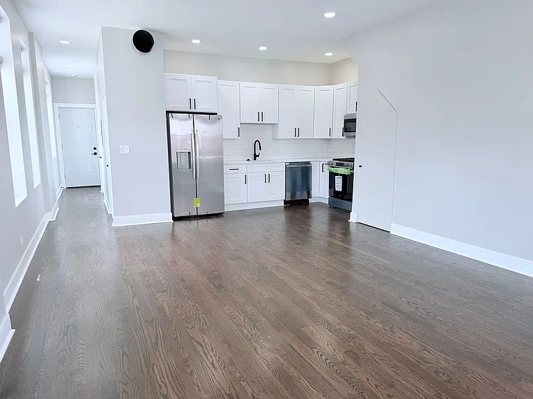 2249 W Cermak Rd — Photo 2