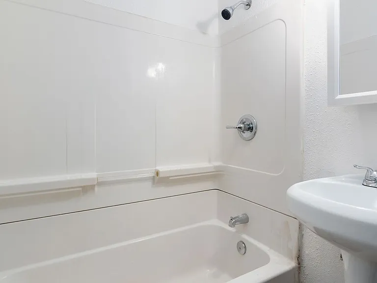 1231 S Denny St — Photo 7