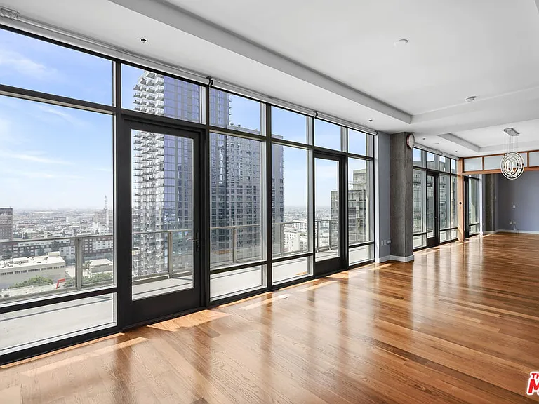 1100 Hope St #Penthouse 205 — Photo 5
