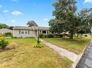 37 Meadowcrest Dr, Cumberland, RI 02864