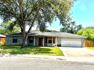 1224 Las Palmas Cir, Alice, TX 78332