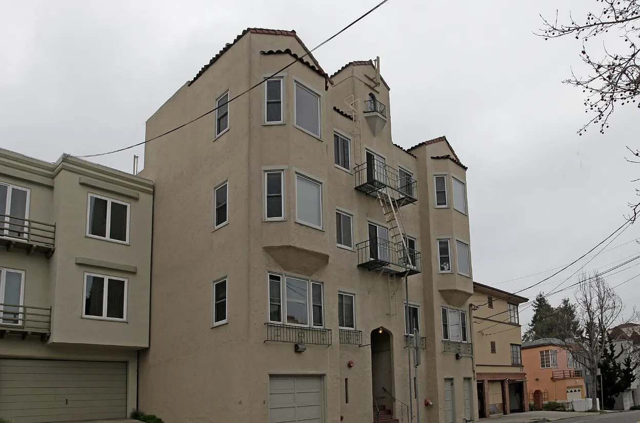 8th Ave Apartments — Photo 1
