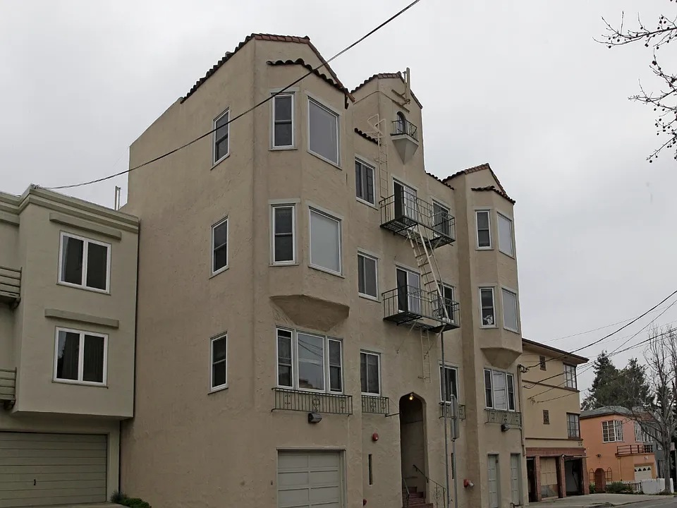 8th Ave Apartments