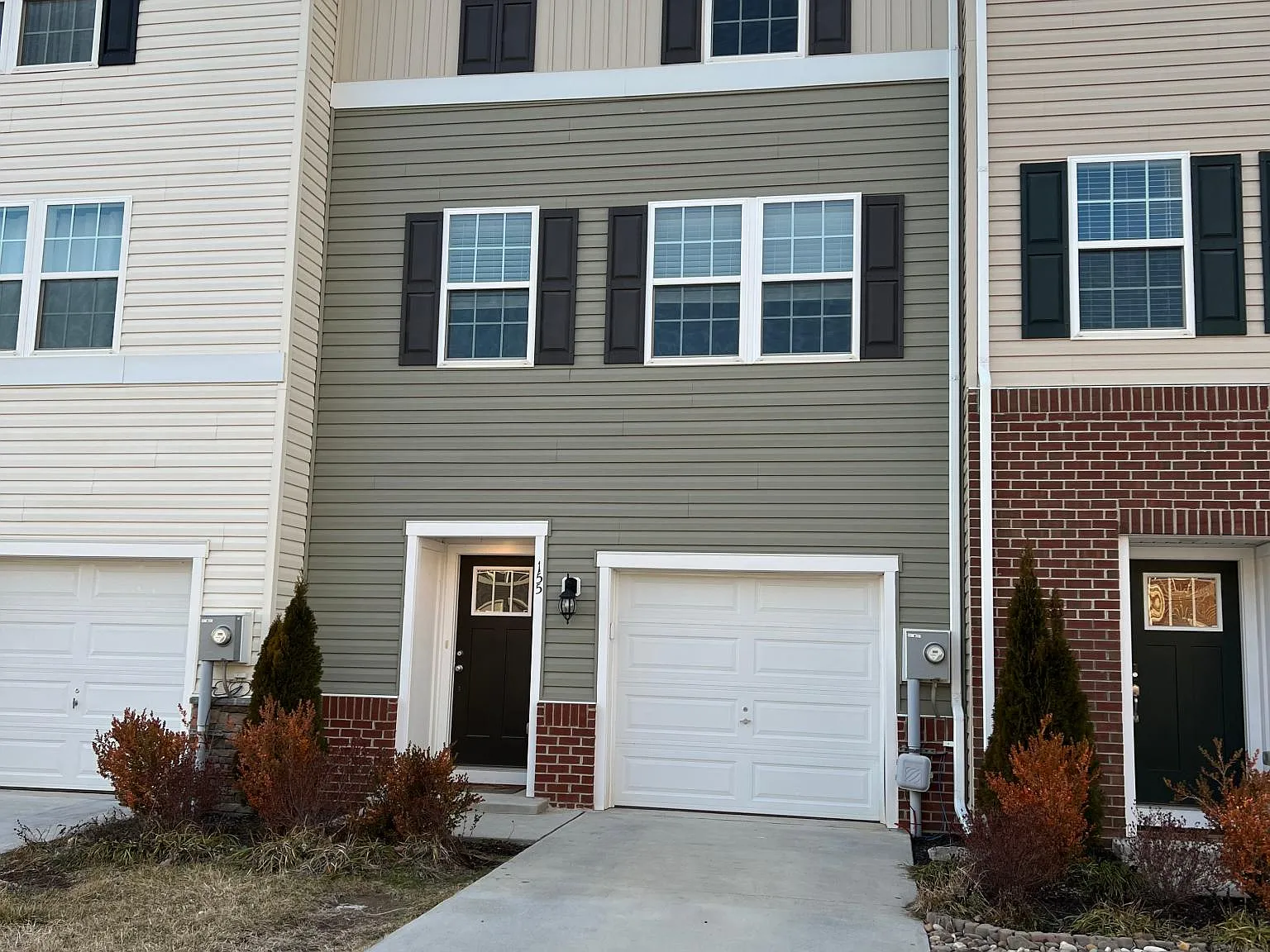 3 bed, 2.5 bath, 1880 sqft, $1,950 — Photo 2