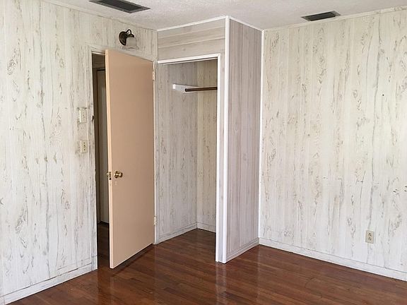 4th image of 1333 1/2 Holly Ave
