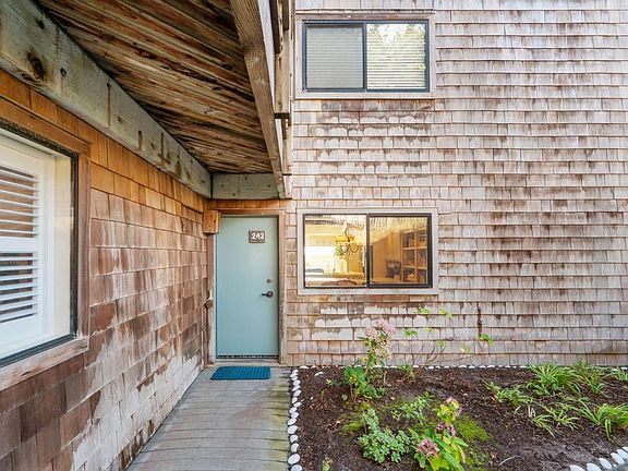 3rd image of 101 Shell Dr #242