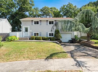 30 Penny Dr, Huntington Station, NY 11746