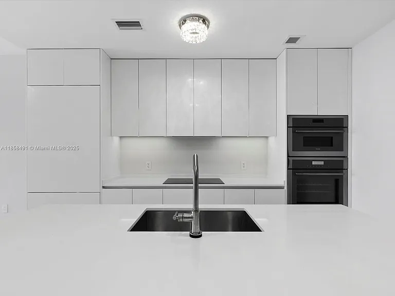 700 NE 24th St #4906 — Photo 10