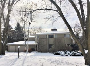 6 Meadowbrook Ln, Appleton, WI 54914