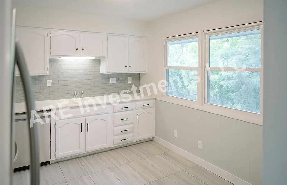 3 bed, 1.5 bath, 1600 sqft, $2,300 — Photo 4