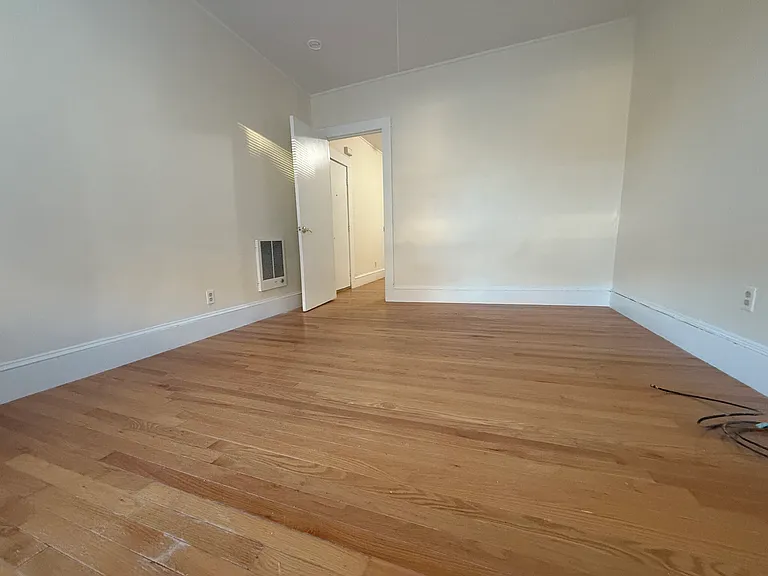 4 Watson St #2R — Photo 3