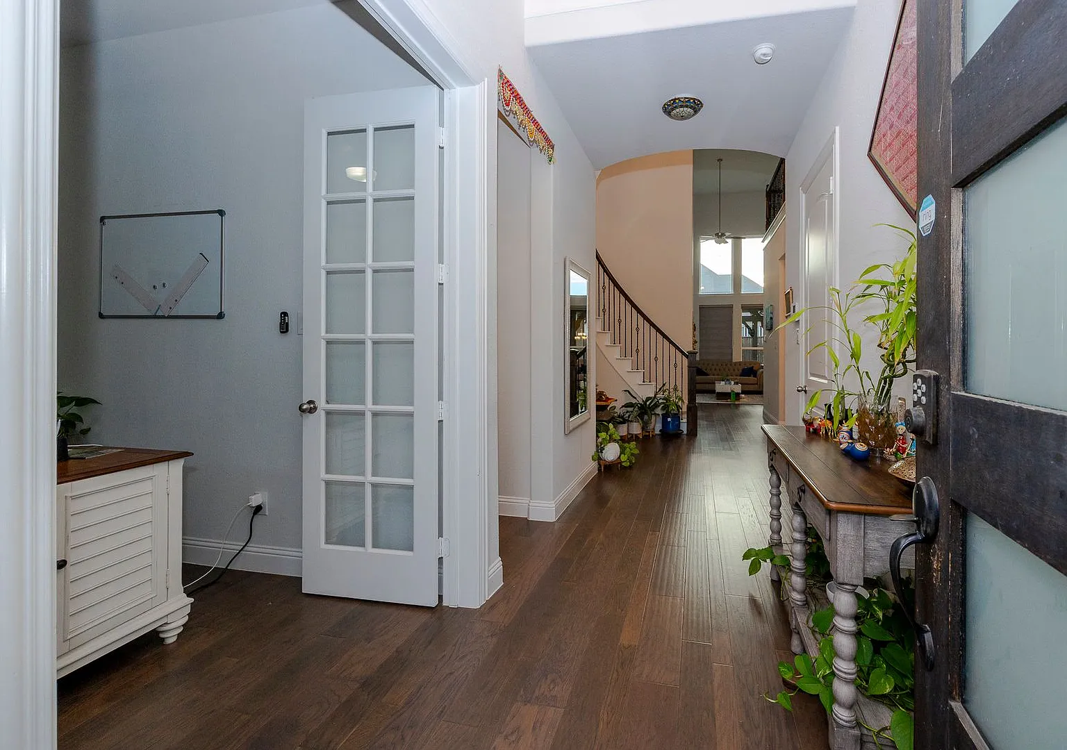 Welcome to 10081 Oxbow Ave, an impressive two-story residence located in the heart of Frisco. — Photo 4