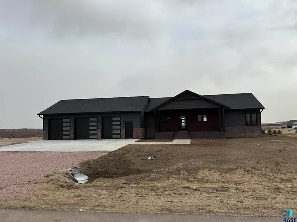 124 Caleb Ct, Parker, SD 57053