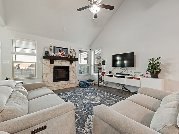 3rd image of 1312 Canary Ln