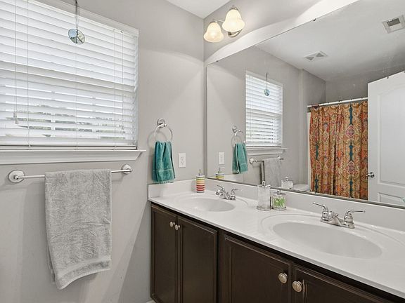 5th image of 216 Alco St