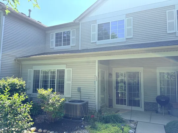 53 Braxton Ln #53, Aurora, IL 60504