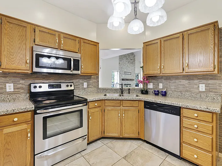 4933 Alexis Dr — Photo 11