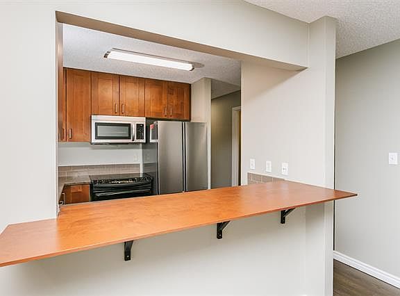5th image of 9325 104th Ave NW