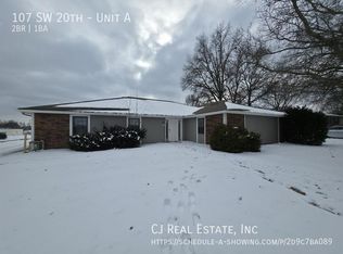107 SW 20th St APT A, Oak Grove, MO 64075