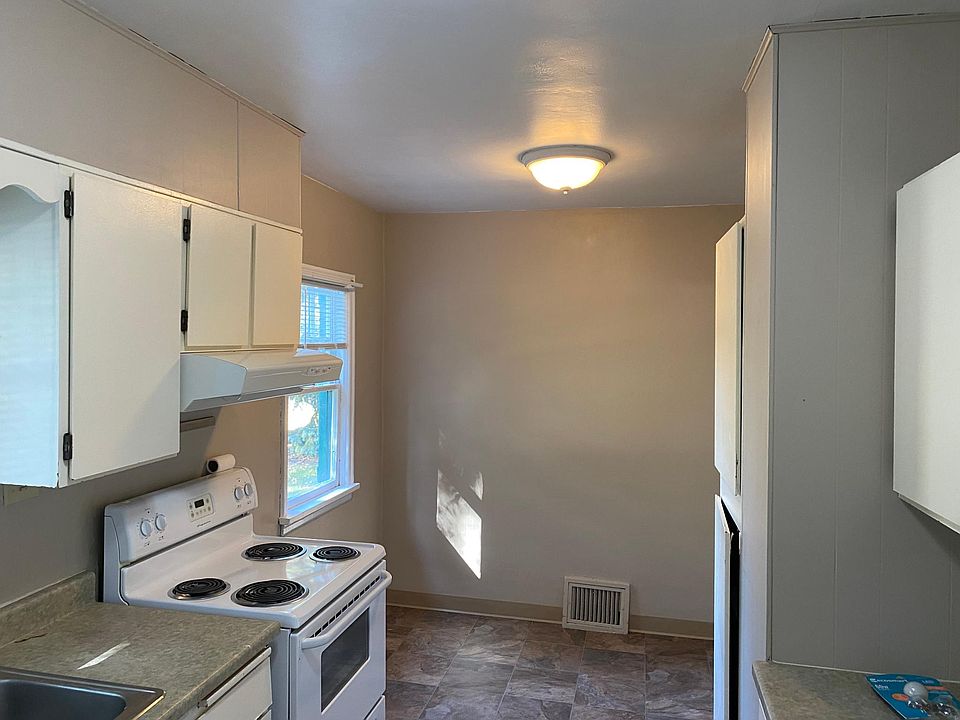 Kitchen & dining area