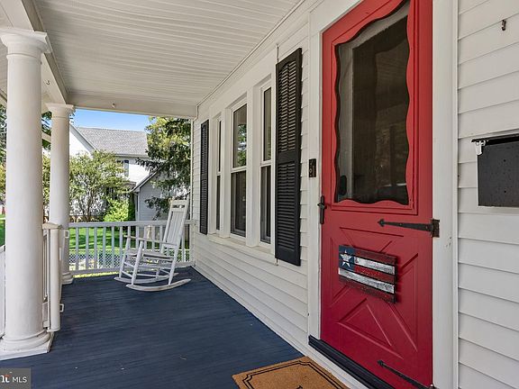 4th image of 212 Ridgway St