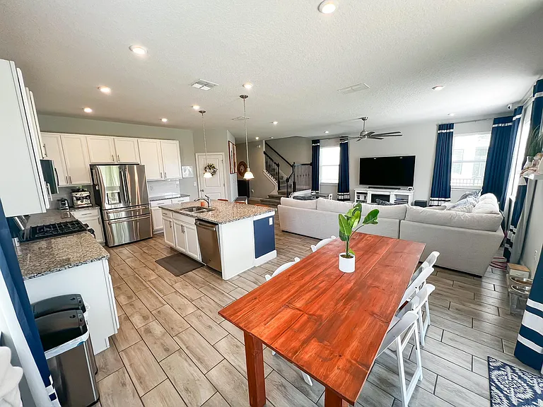 1585 Chelsea Manor Cir — Photo 3