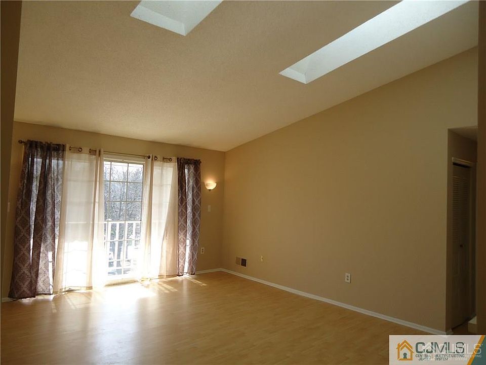 1st image of 306 Wimbeldon Ct