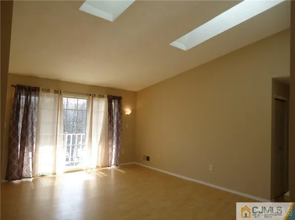 306 Wimbeldon Ct, North Brunswick, NJ 08902