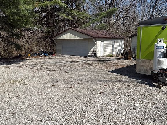 4th image of 1140 Race Track Rd