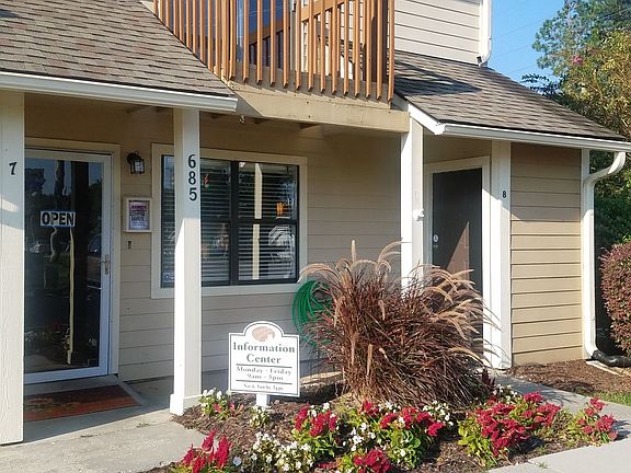 3rd image of 685 Burcale Rd APT J-5