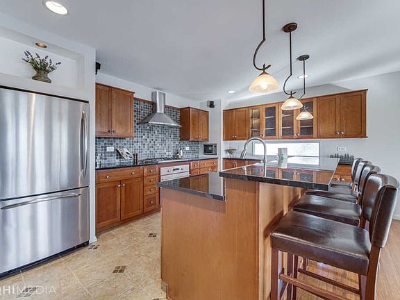 5th image of 366 Hiawatha Dr